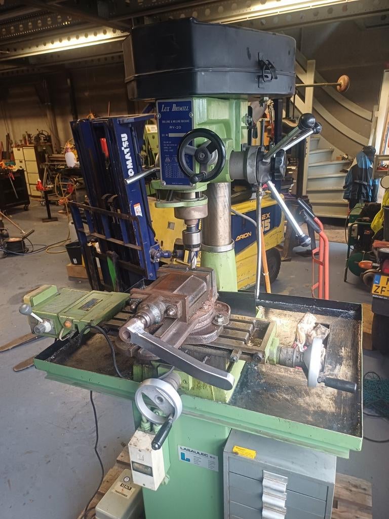 Lux drimill ry-20 boor freesmachine 380volt auto voeding, Ophalen