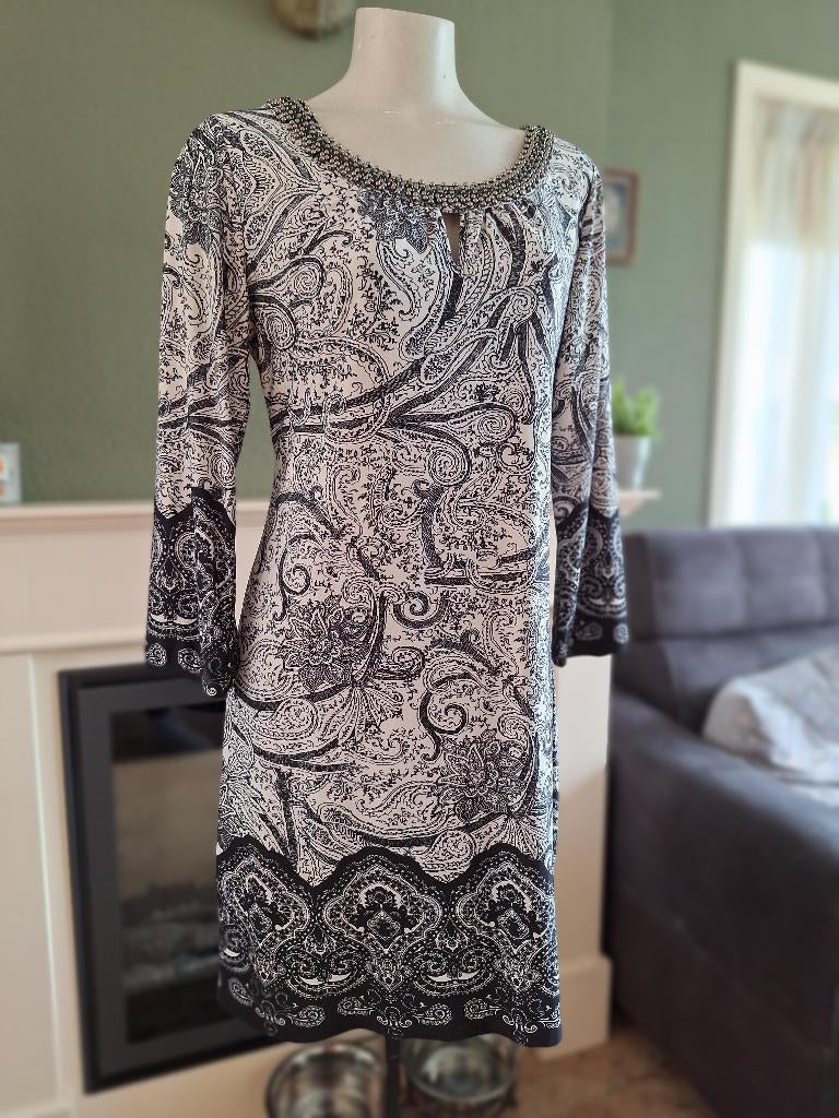 K-Design K Design jurk zwart crème M 38 40, Kleding | Dames, Maat 38/40 (M), K-design, Verzenden, Zwart