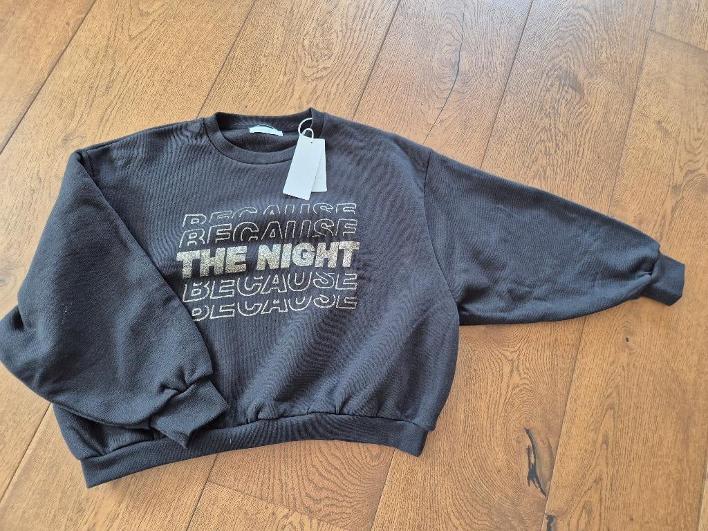 By Bar zwarte sweater met gouden letters, Zwart, Nieuw, Ophalen of Verzenden, Maat 38/40 (M)