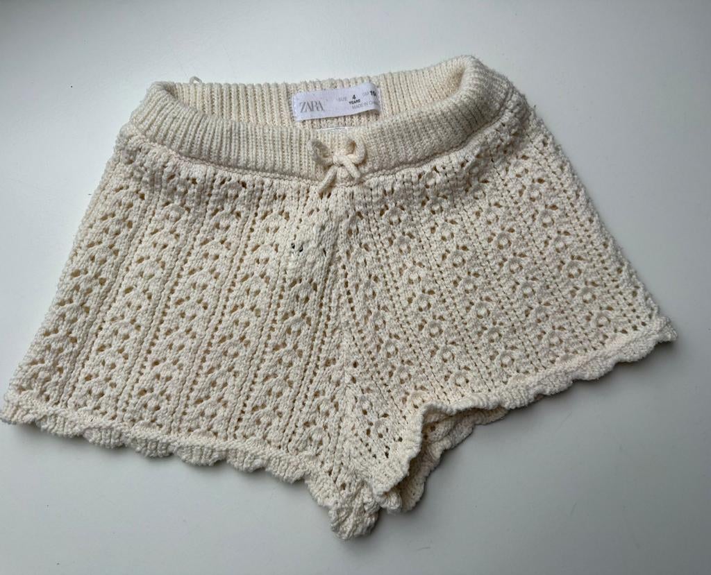 NIEUWE korte broek short.  Schattig! ZARA. mt 104, Broek, Meisje, Ophalen of Verzenden, Zo goed als nieuw