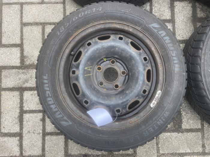 Velgen set + winterbanden van een Volkswagen Polo, Gebruikt, -, Verzenden, -