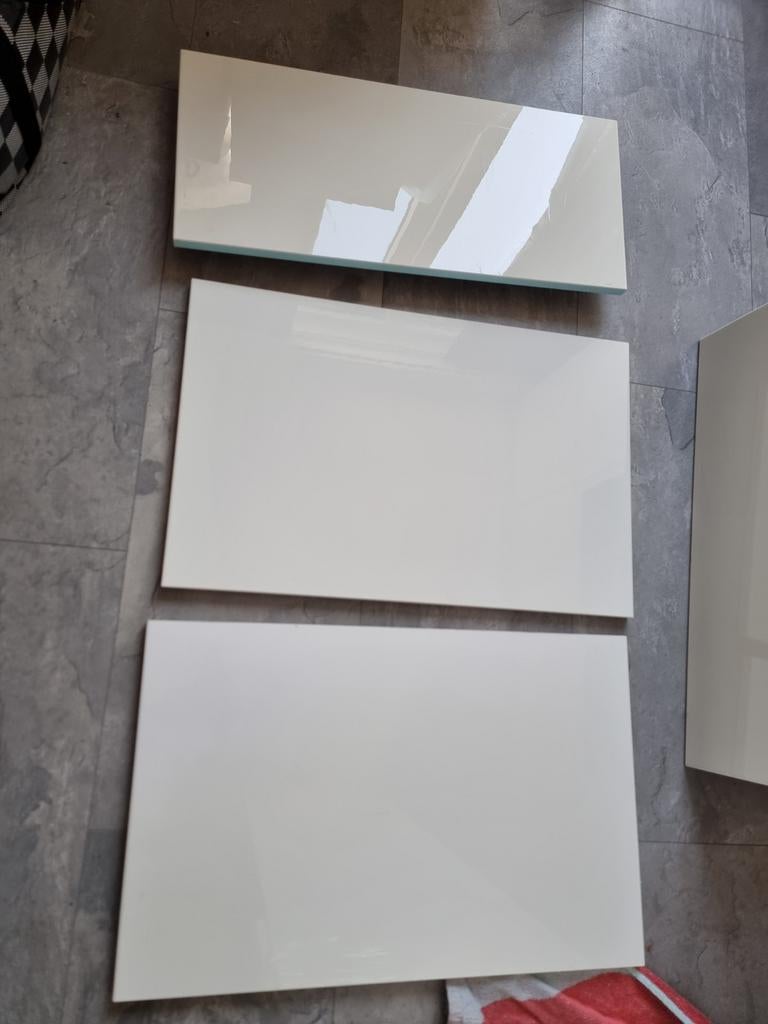 Besta Tofta deurtjes en ladefront, Ophalen