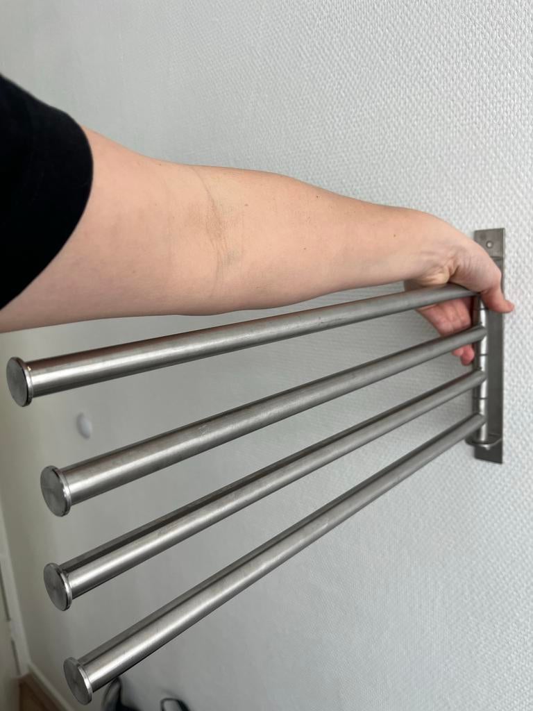 IKEA GRUNDTAL Uittrekbaar Handdoekenrek - Nieuwstaat, Ophalen, Zo goed als nieuw, Grijs, Handdoekenrek