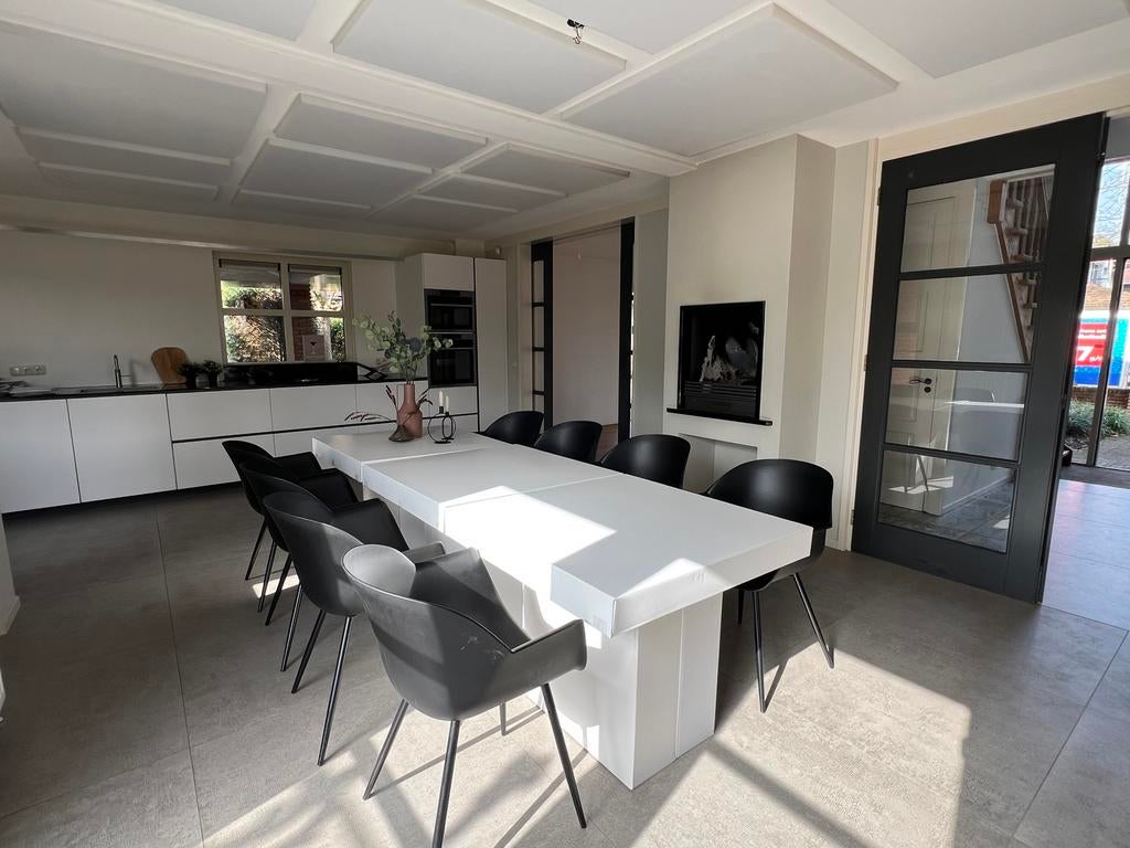 8 Zwarte eetkamerstoelen - Modern design, Kunststof, Gebruikt, Zwart, Ophalen of Verzenden