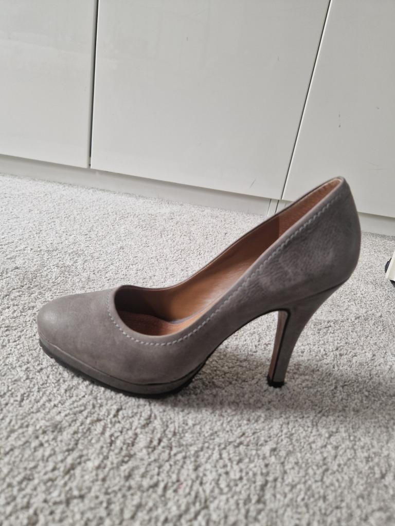 Originele Bertie London pump grijs maat 40, Ophalen, Zo goed als nieuw, Grijs