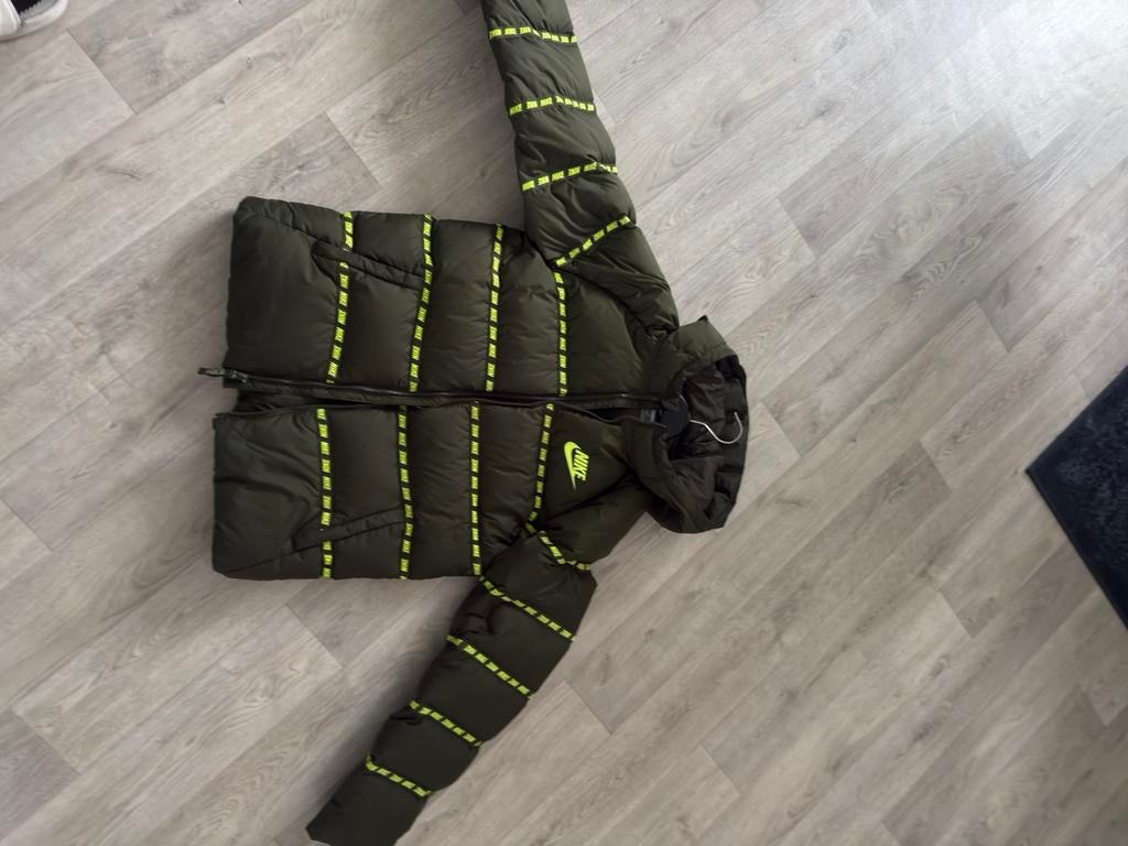 Nike jas kinderen Maat 158/170, Ophalen of Verzenden, Zo goed als nieuw, Maat 46 (S) of kleiner