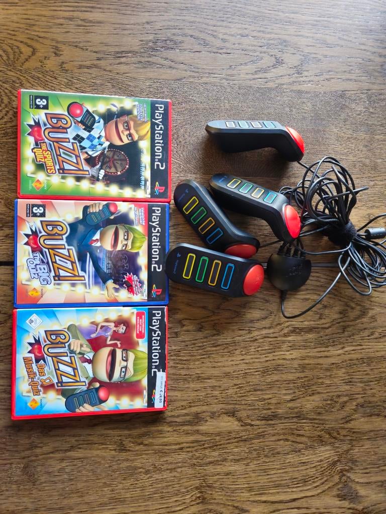 Buzz! PS2 Controller met 3 Quiz Spellen en Boekjes, 3 spelers of meer, Ophalen of Verzenden, Zo goed als nieuw, Vanaf 3 jaar