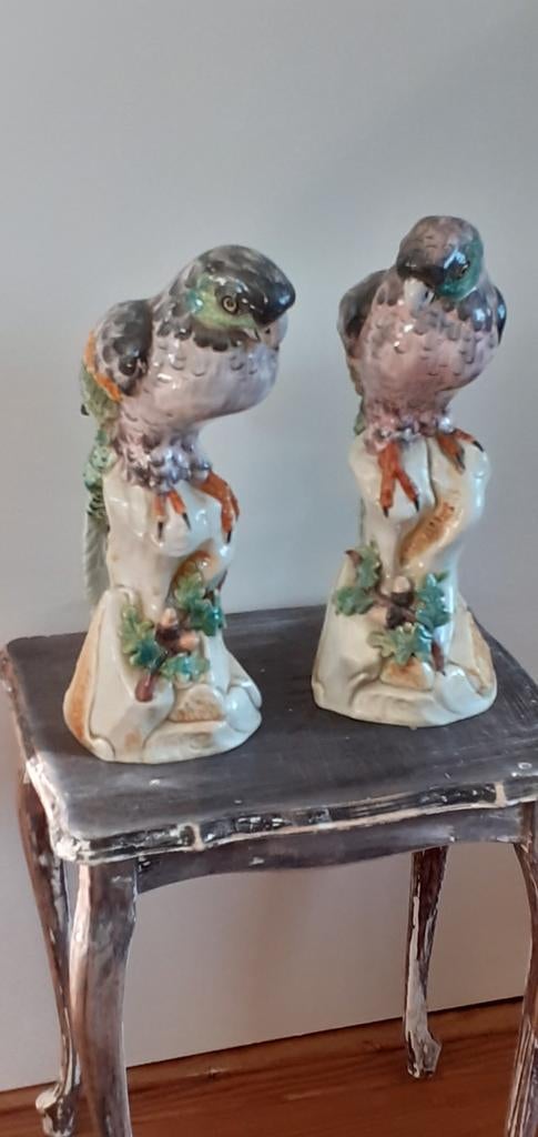 Twee papagaaien, Ophalen