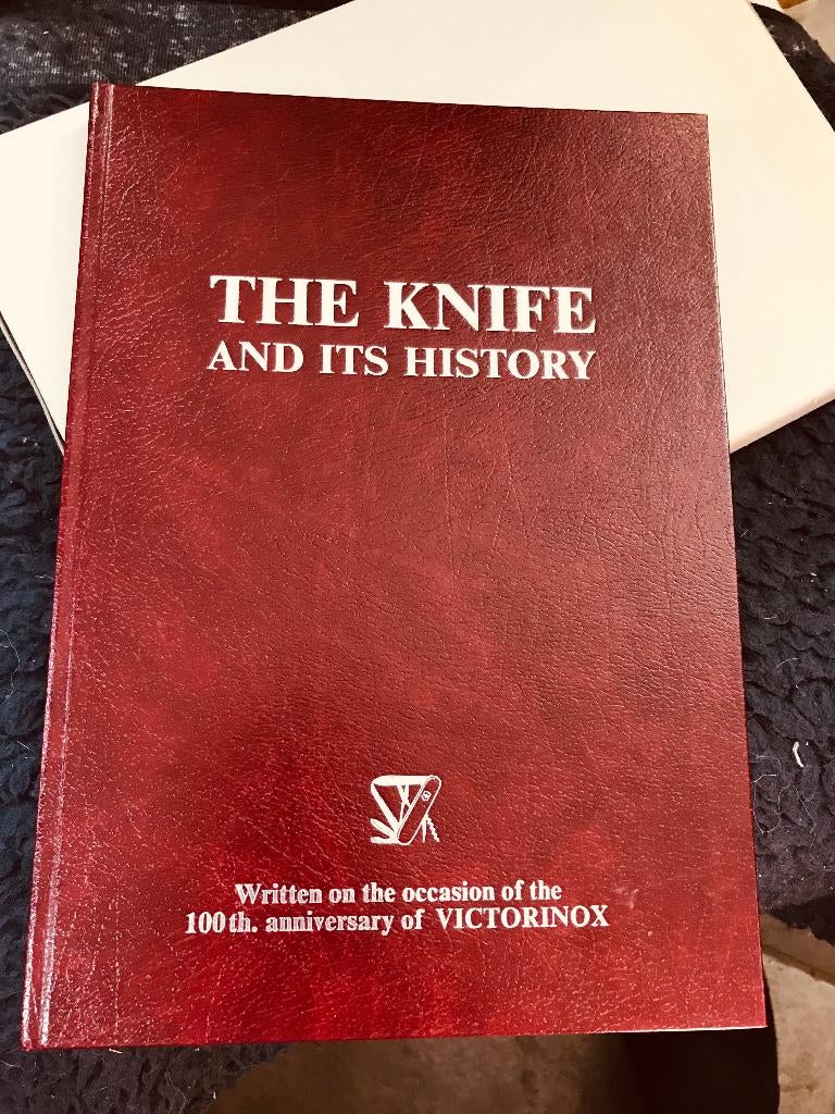 100th Anniversary of VICTORINOX BOOK “THE KNIFE AND HISTORY”, Ophalen of Verzenden, Zo goed als nieuw