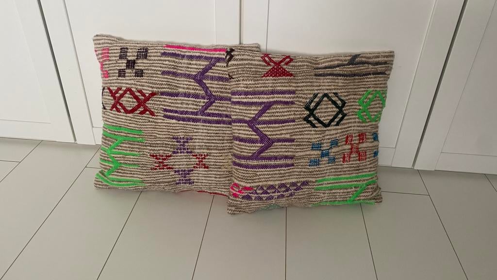 Twee handgemaakte kussens uit Marrakech, Ophalen of Verzenden, Zo goed als nieuw, Vierkant