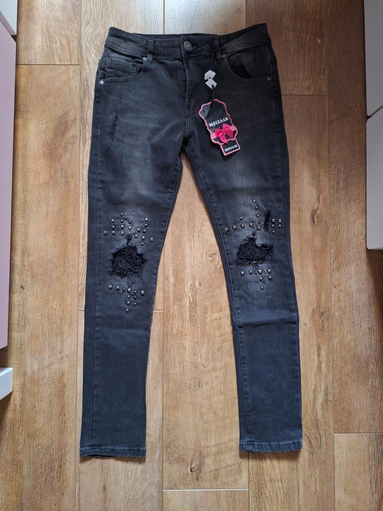 Nieuwe zwarte jeans met studs en gaten M, Ophalen of Verzenden, Nieuw, Zwart, W30 - W32 (confectie 38/40)