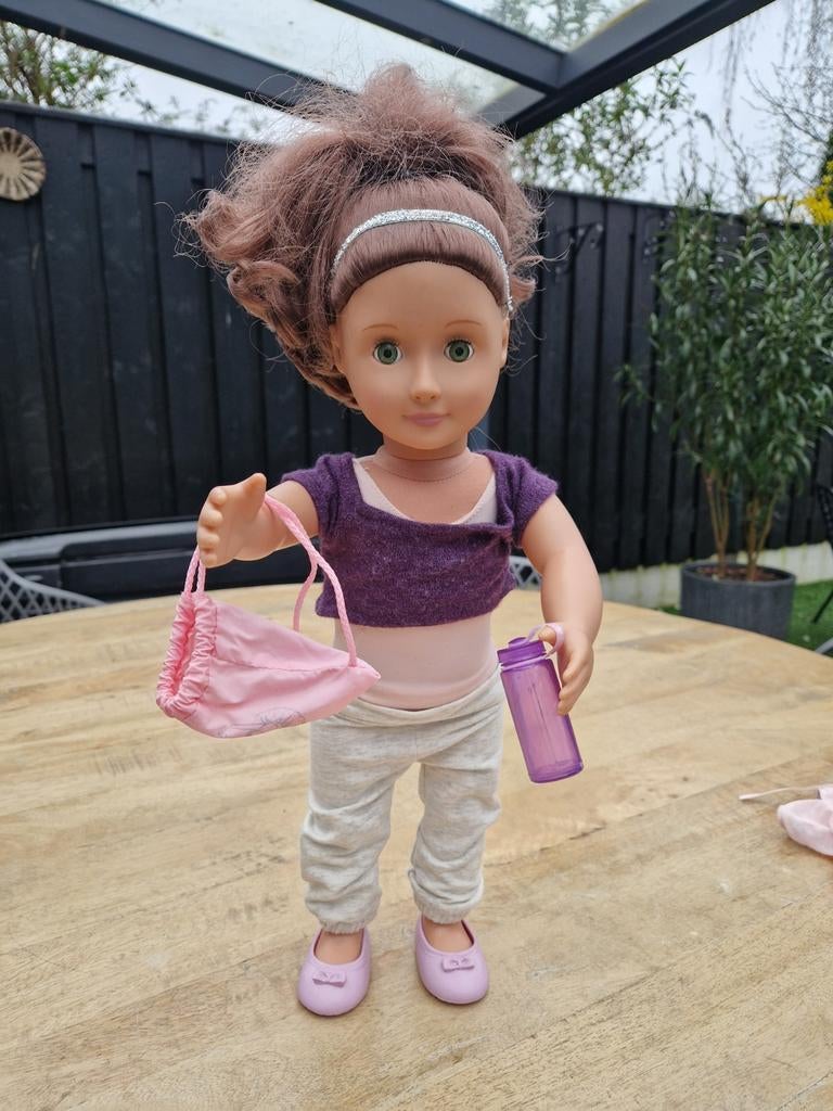 Pop (Inclusief veel extra's kleertjes), Ophalen, Zo goed als nieuw, Pop