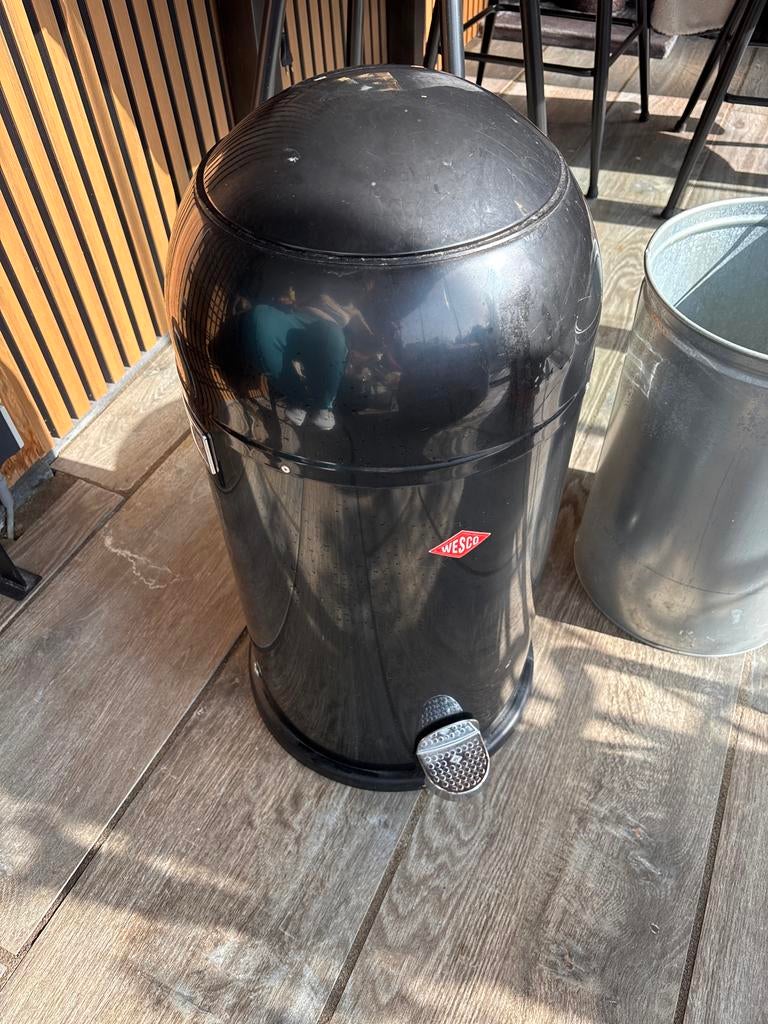 Wesco zwarte pedaalemmer, Huis en Inrichting, Woonaccessoires | Prullenbakken, Ophalen, Gebruikt, Met pedaal, 20 tot 30 liter