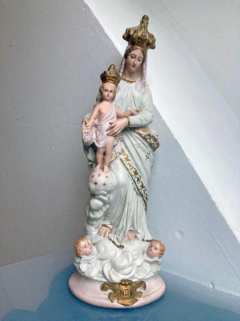 Gipsen beeld van gekroonde Maria met kind en Engelen, Ophalen