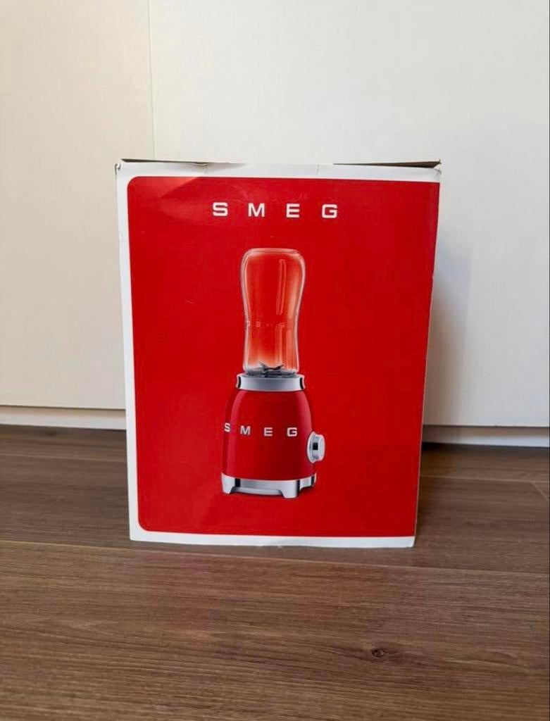 Nieuwe SMEG Personal Blender Rood - Ongebruikt in Doos, Witgoed en Apparatuur, Blenders, Ophalen of Verzenden, Nieuw, Blender to go