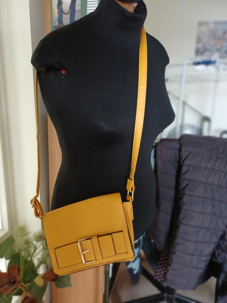 okergeel schouder tasje Primark, Ophalen of Verzenden, Zo goed als nieuw, Overige kleuren, Overige merken