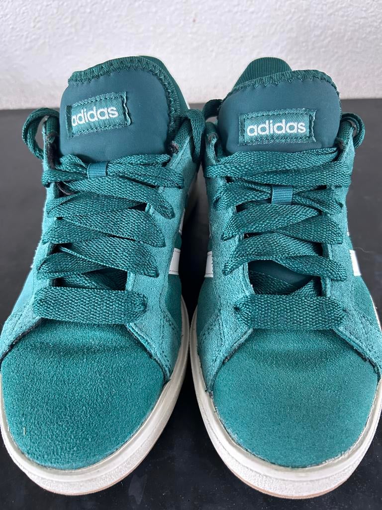 Unieke Adidas Courtbase 00S - Groen - Zeer goede staat, Ophalen of Verzenden, Groen, Sneakers of Gympen, Zo goed als nieuw