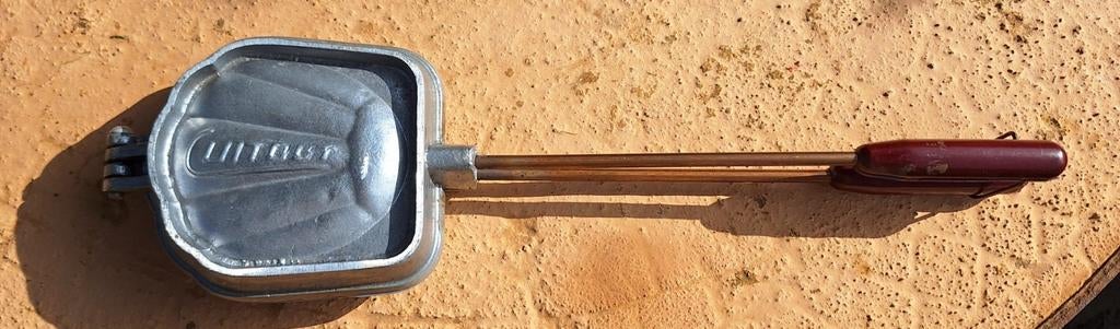 Vintage tosti-ijzer, schelp, Antiek en Kunst, Antiek | Keukenbenodigdheden, Ophalen of Verzenden