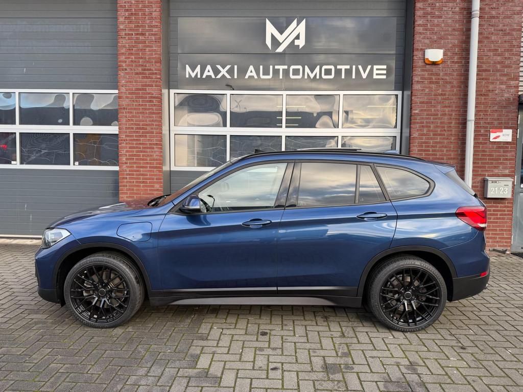 BMW X1 XDrive25e High Executive LED Pano Navi Camera ACC PDC, 8 kWh, 125 pk, Gebruikt, Blauw