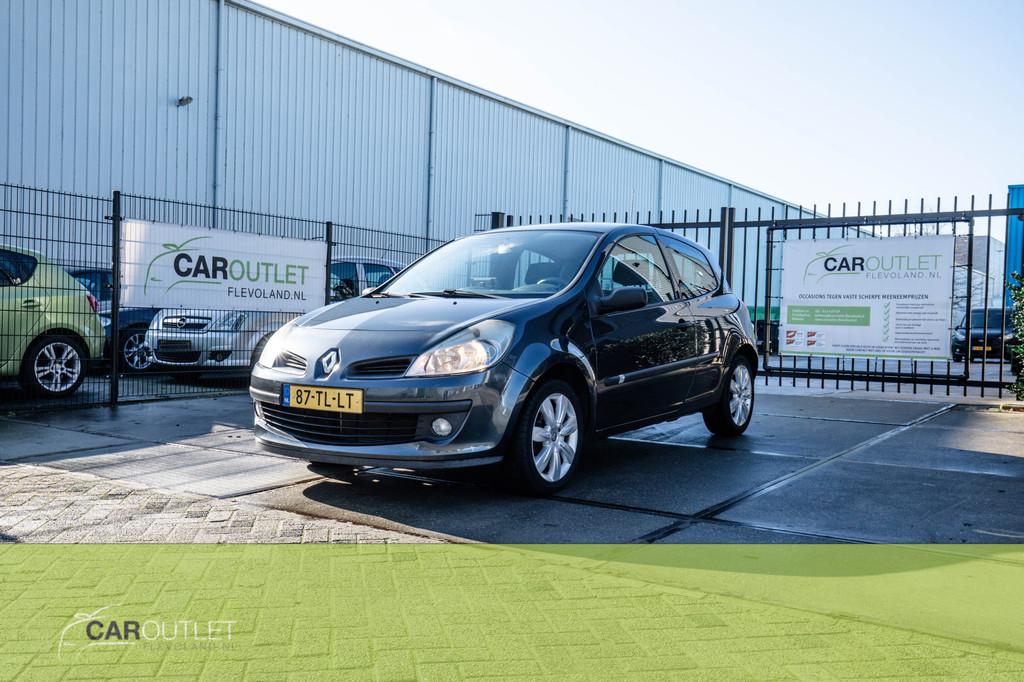 Renault Clio 1.4-16V Expression Leuke Clio met Goed navi sys, Auto's, Renault, Voorwielaandrijving, Gebruikt, 4 cilinders, 49 €/maand