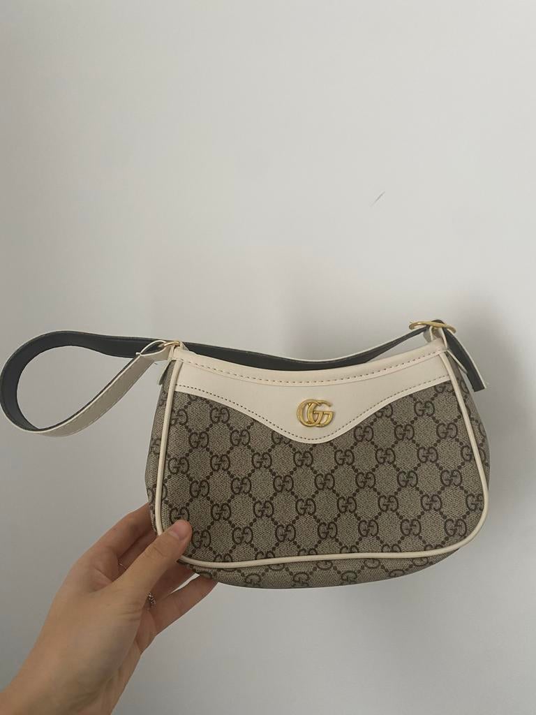 Leuke GC tas - Stijlvolle schoudertas, Sieraden, Tassen en Uiterlijk, Tassen | Damestassen, Gebruikt, Schoudertasje, Beige, Ophalen of Verzenden