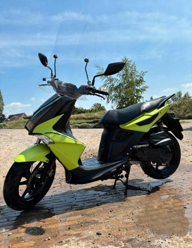 Kymco scooter, Fietsen en Brommers, Scooters | Kymco, Gebruikt, Maximaal 45 km/u, Ophalen of Verzenden, Benzine