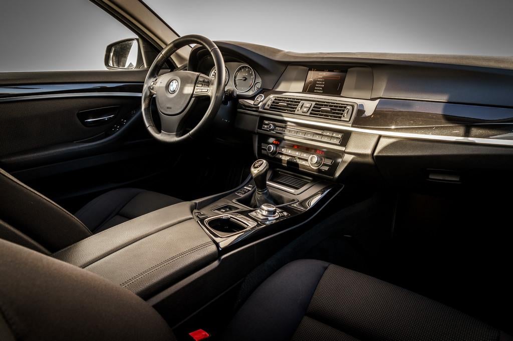 BMW 5 Serie 520i | Trekhaak | Climatronic | Cruise | Navigat, Auto's, Euro 5, Gebruikt, Zwart, 4 cilinders