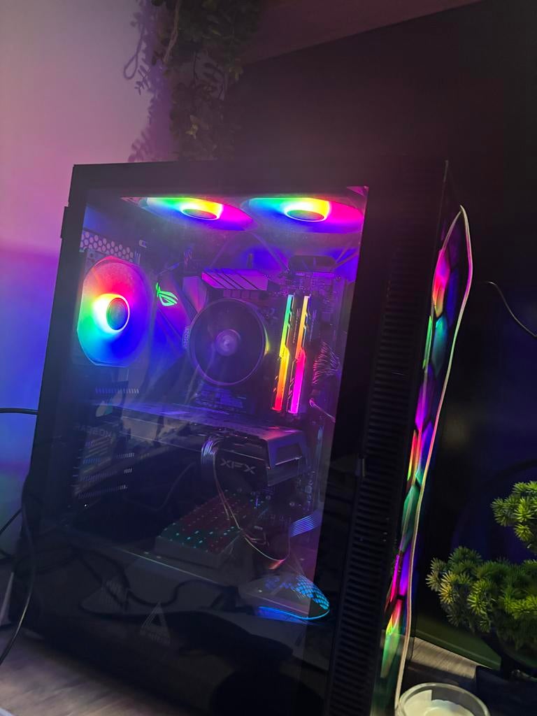 Gaming pc met 240hz scherm, toetsenbord en muis, Computers en Software, Desktop Pc's, Gebruikt, 2 tot 3 Ghz, SSD, 16 GB, Met videokaart