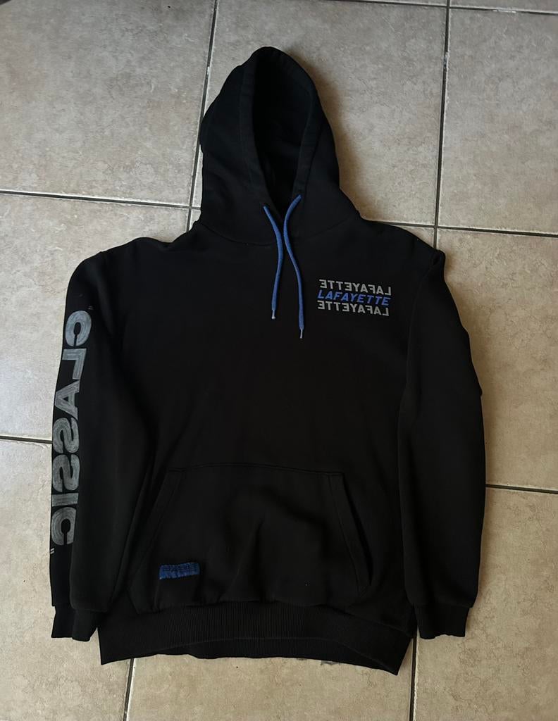 Bershka trui met capuchon, buidel en print, Ophalen of Verzenden, Zo goed als nieuw, Maat 48/50 (M), Zwart