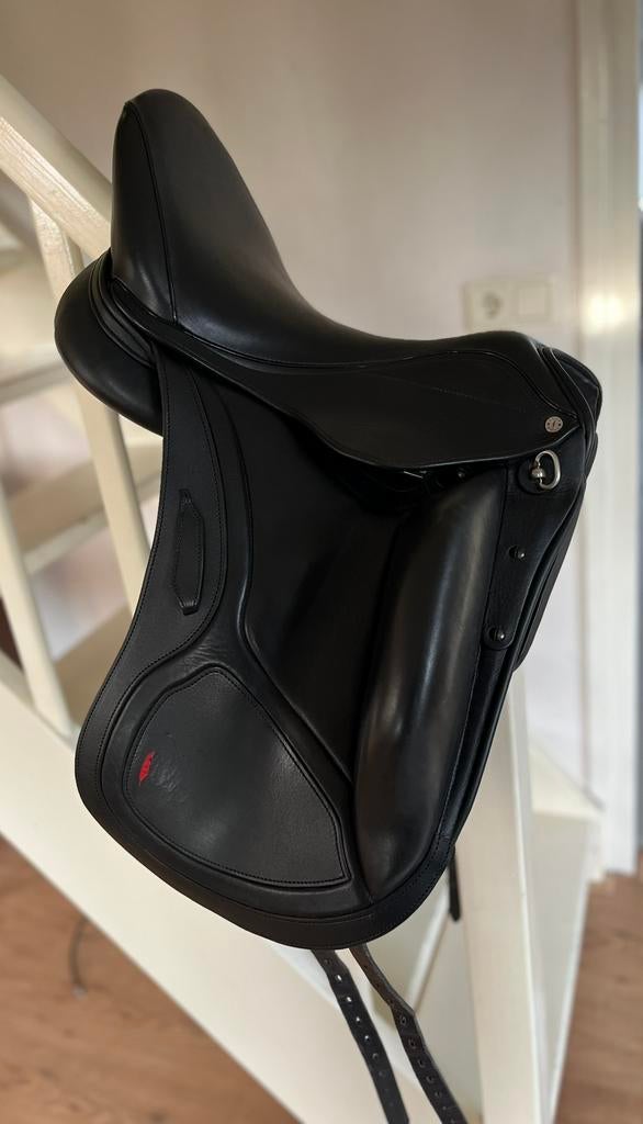 Avair 17.5” Rook Dressurzadel, Dieren en Toebehoren, Ophalen of Verzenden, Zo goed als nieuw, Dressuur