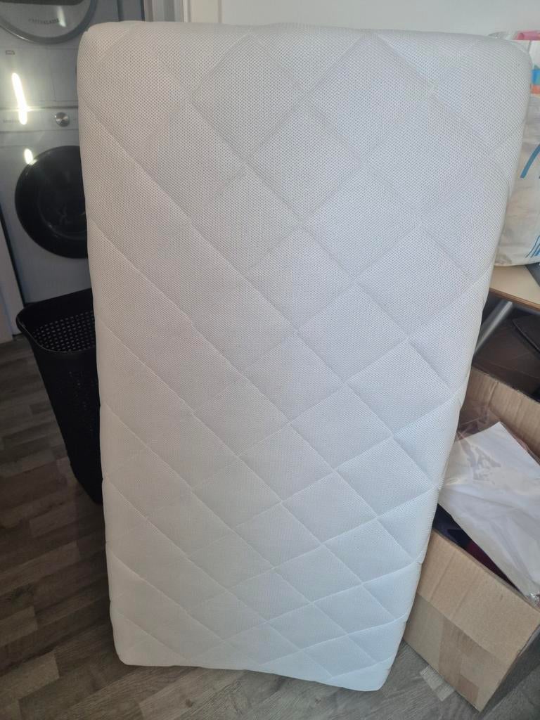 Matras ledikant met matras beschermer., Ophalen, 190 cm of minder, Zo goed als nieuw, Eenpersoons