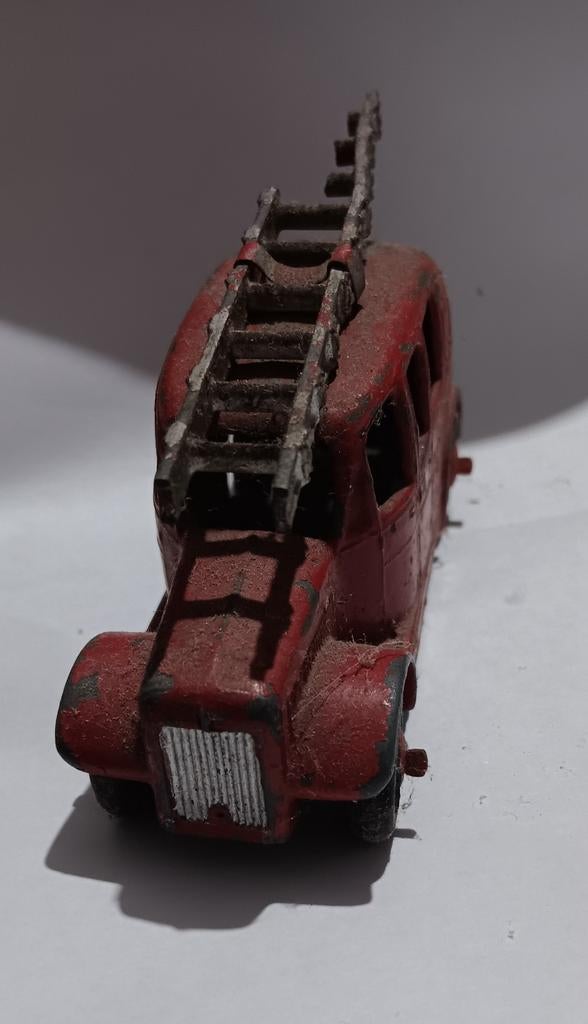 Brandweerauto met ladder Dinkytoys, Ophalen of Verzenden, 1:50 of kleiner
