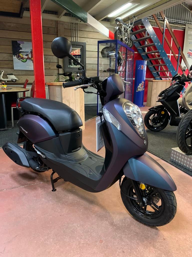 Gebro scooters: Sym mio 50i NIEUW BJ2026, Maximaal 45 km/u, Nieuw, Benzine, 50 cc