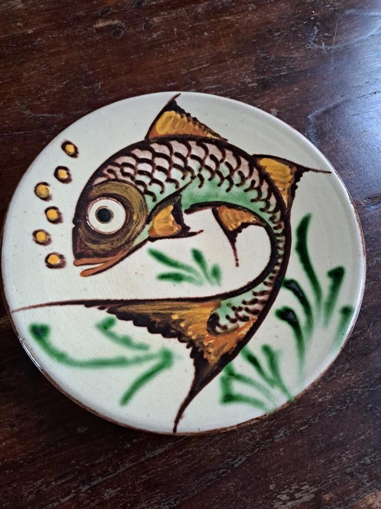 Aardewerk bord met vis, gesigneerd Puigdemont, Ophalen of Verzenden