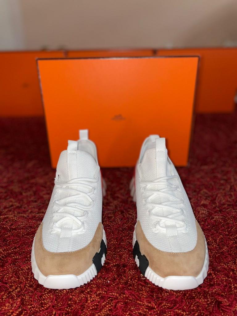 Hermes Slip-on Schoenen - Stoer & Luxe!, Ophalen of Verzenden, Nieuw, Beige, Sneakers of Gympen