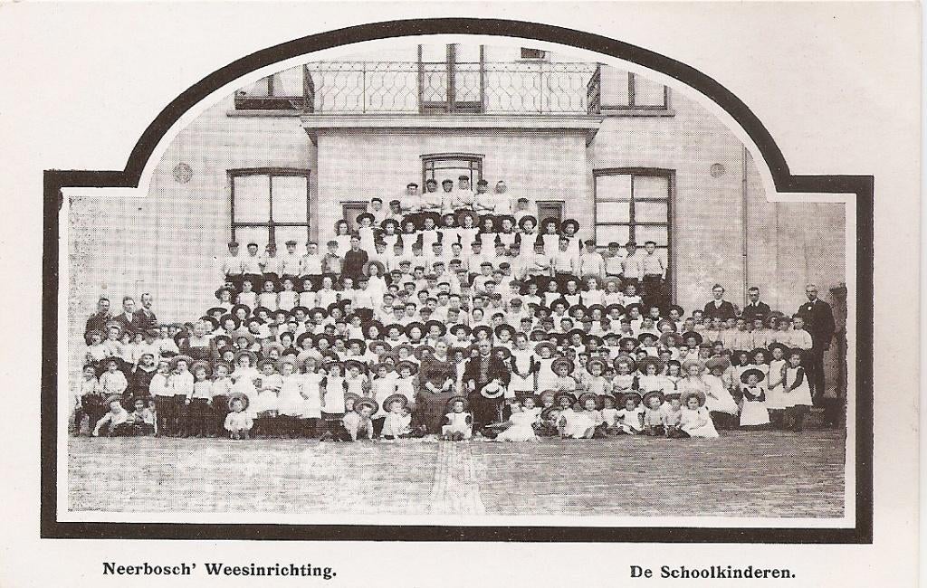 Nijmegen, Weesinrichting Neerbosch, De schoolkinderen, Ophalen of Verzenden, 1920 tot 1940, Ongelopen, Gelderland