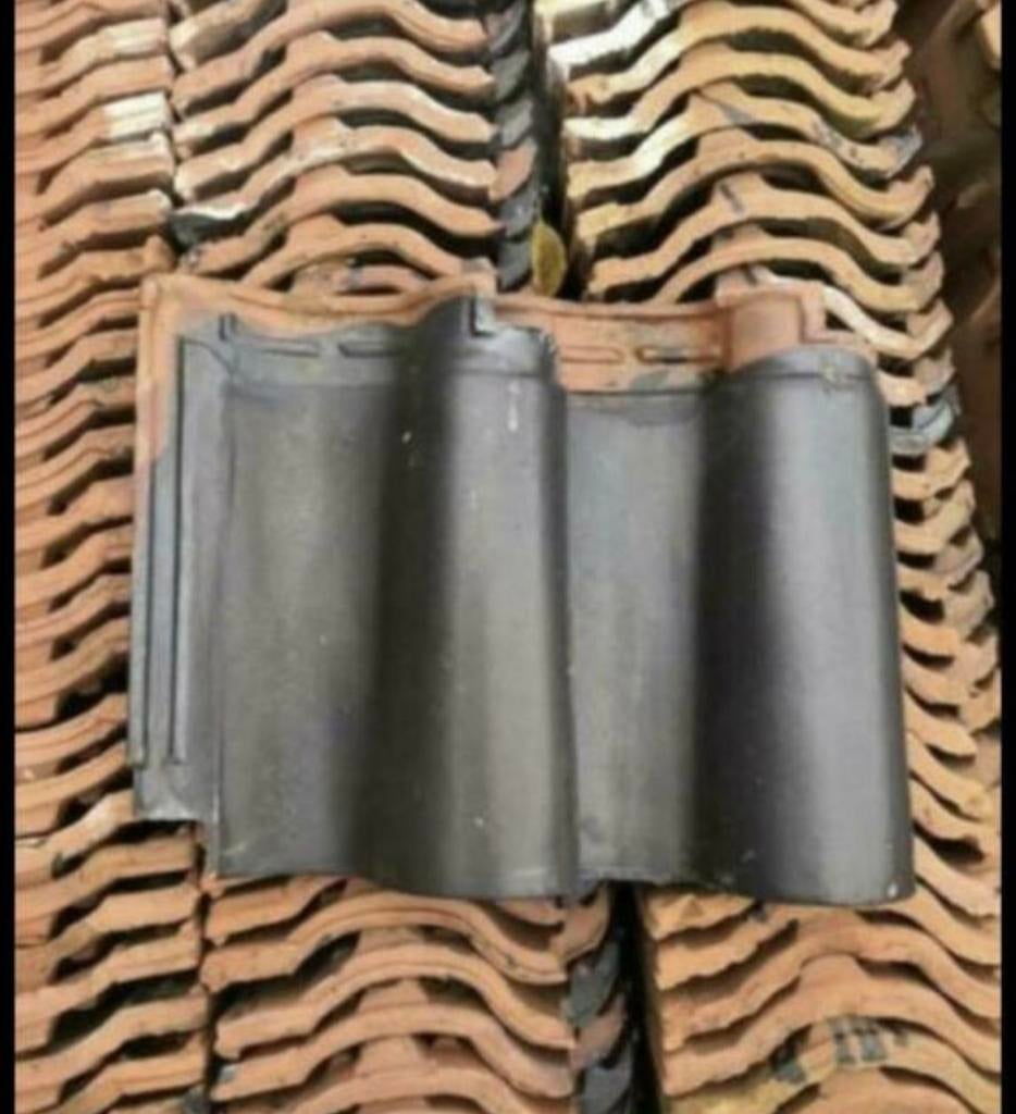 Gave grote partij dakpannen romaans zwart j.meeuwissen, Ophalen, Steen of Klei, Zwart, 15 m² of meer