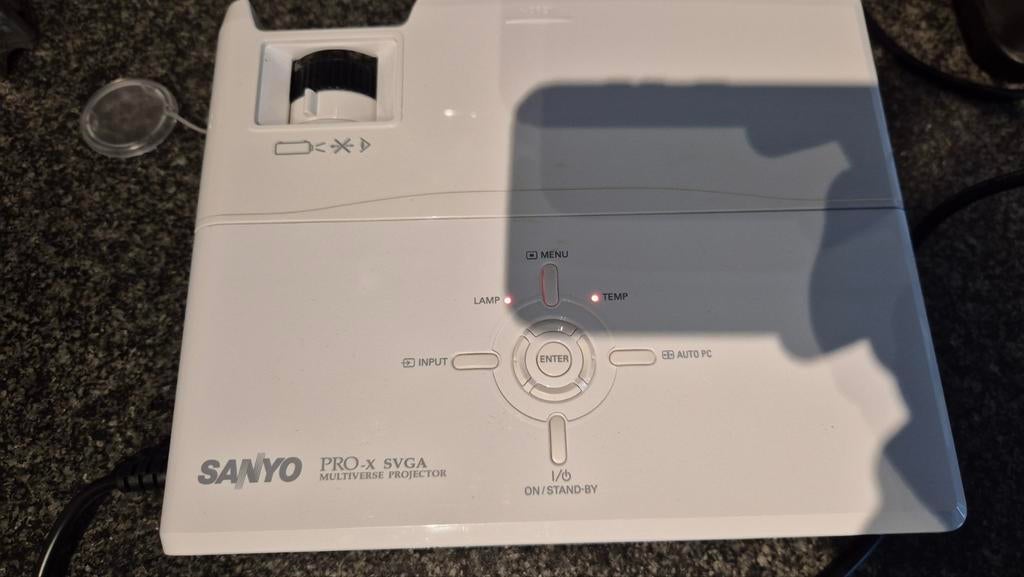 Nu €50,- Sanyo PDG-DSU21E DLP Projector - Weinig Gebruikt!, Audio, Tv en Foto, Beamers, Ophalen of Verzenden, Zo goed als nieuw