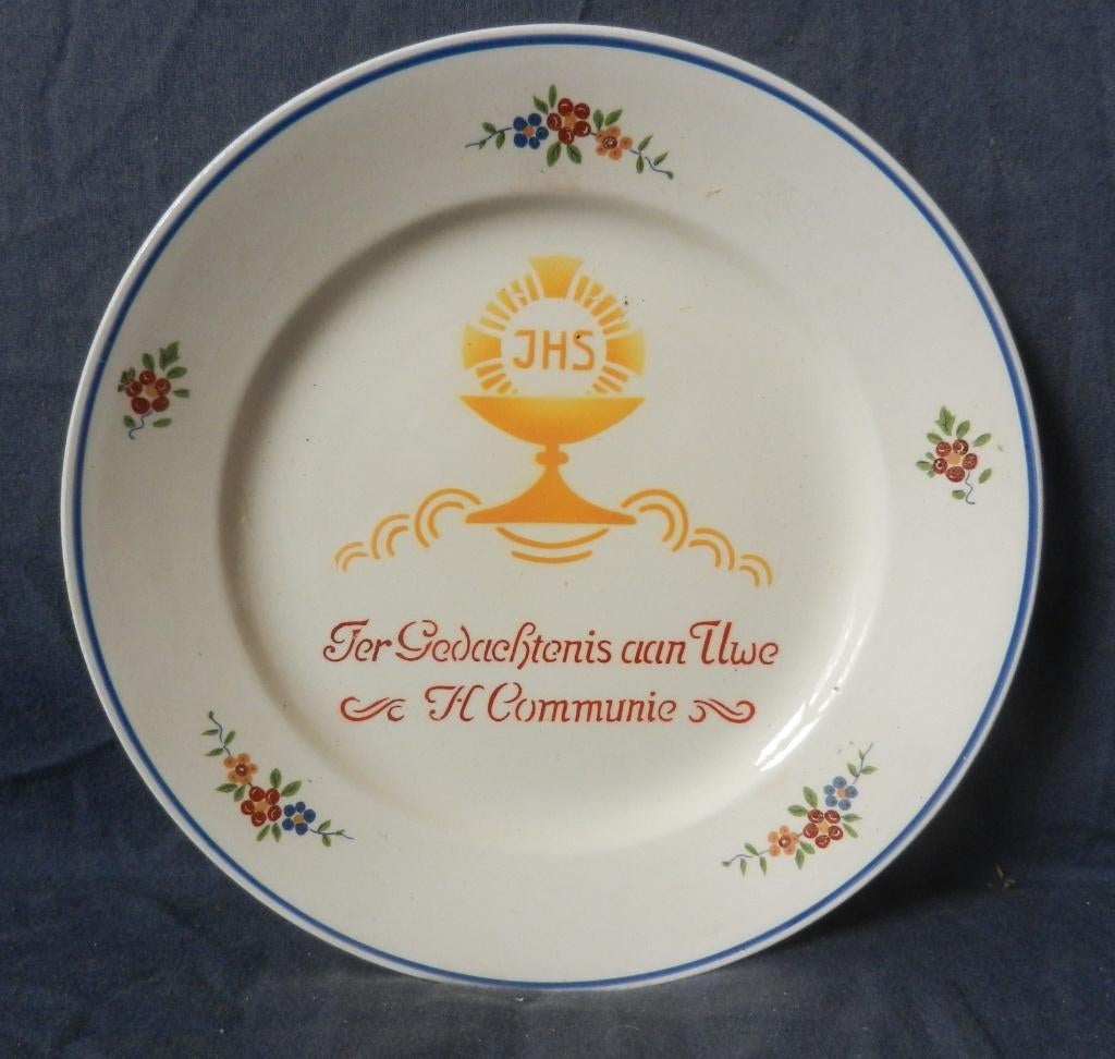 Aardewerk bord mbt Heilige Communie Maastricht d. 19,9 cm., Antiek en Kunst, Ophalen of Verzenden