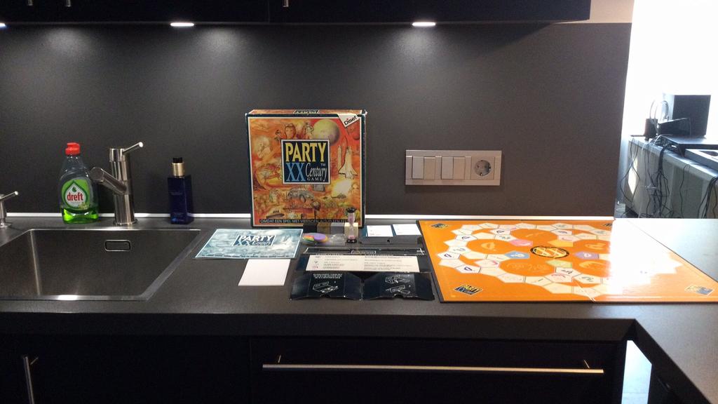 Party & Co Century bordspel, Hobby en Vrije tijd, Gezelschapsspellen | Bordspellen, Ophalen of Verzenden, Nieuw