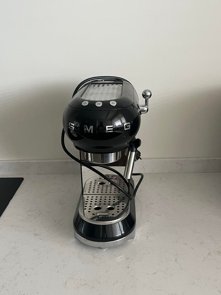 Smeg Piston Machine - Zo goed als nieuw!, Ophalen, Afneembaar waterreservoir, Espresso apparaat, Gemalen koffie