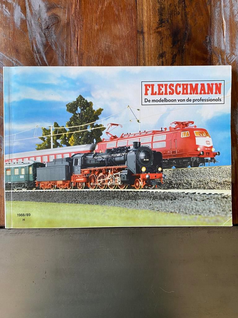 Fleischmann catalogus H0 en N uit 1988 - 1989, Ophalen of Verzenden, Zo goed als nieuw
