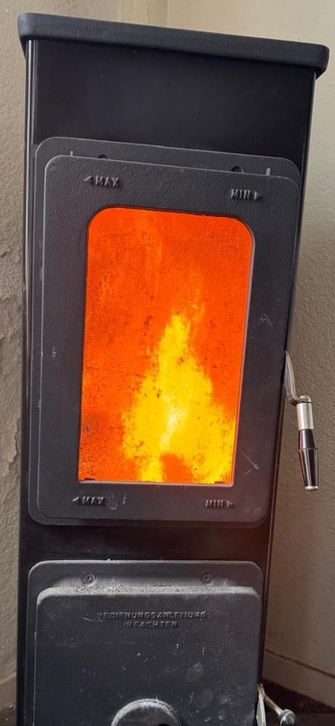 Houtkachel - Krachtige warmtebron, Huis en Inrichting, Kachels, Ophalen of Verzenden, Zo goed als nieuw, Hout, Houtkachel