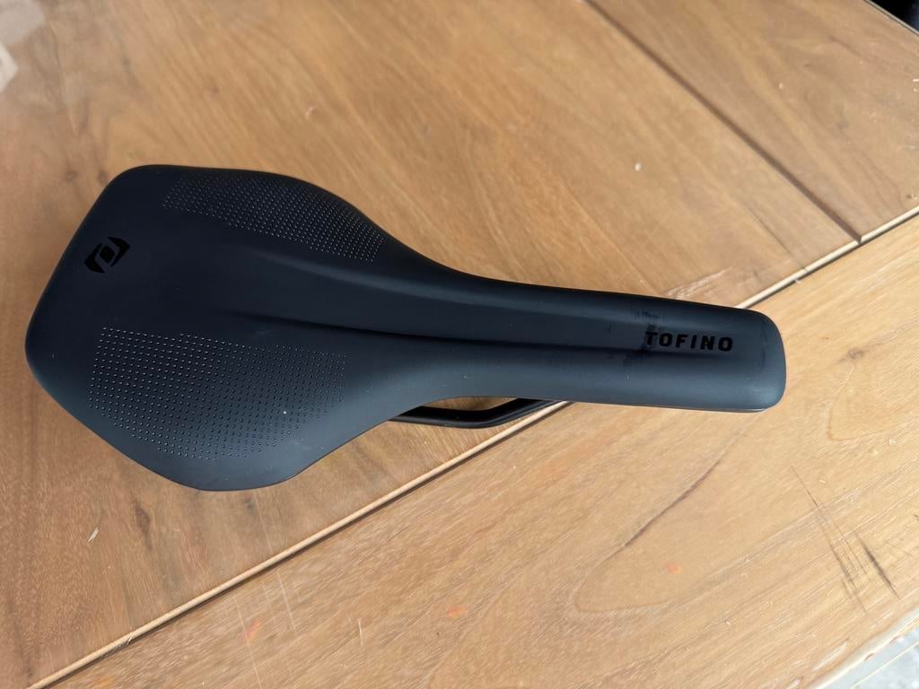 Zadel. Scott Tofino. 135mm wijd, Fietsen en Brommers, Fietsonderdelen, Ophalen of Verzenden, Zo goed als nieuw, Racefiets, Zadel