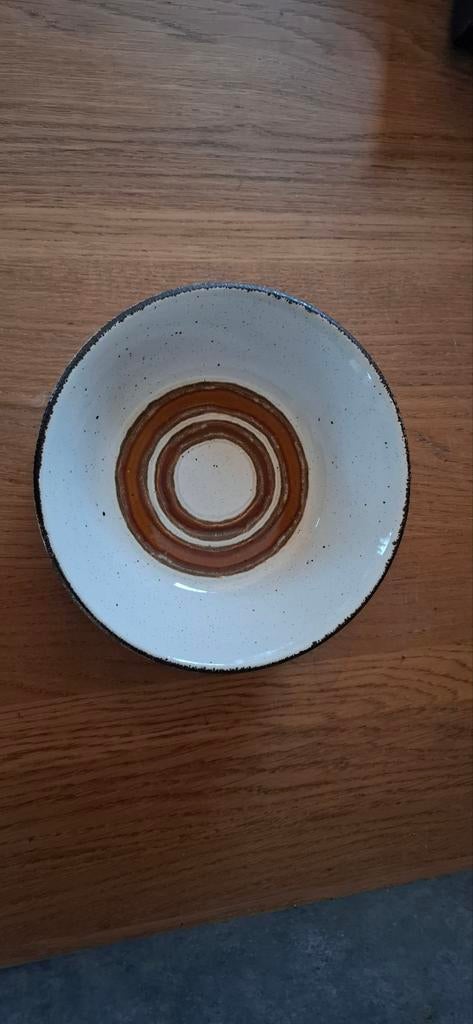 Midwinter stonehenge Earth schaal 22,5 cm. Hoog 6,7cm, Ophalen of Verzenden, Zo goed als nieuw, Overige stijlen, Schaal of Schalen