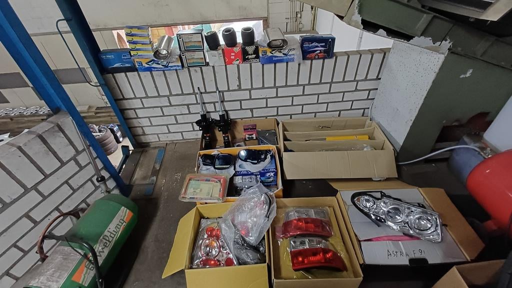 Te koop N.O.S  opel volkswagen renault onderdelen tuning, Ophalen