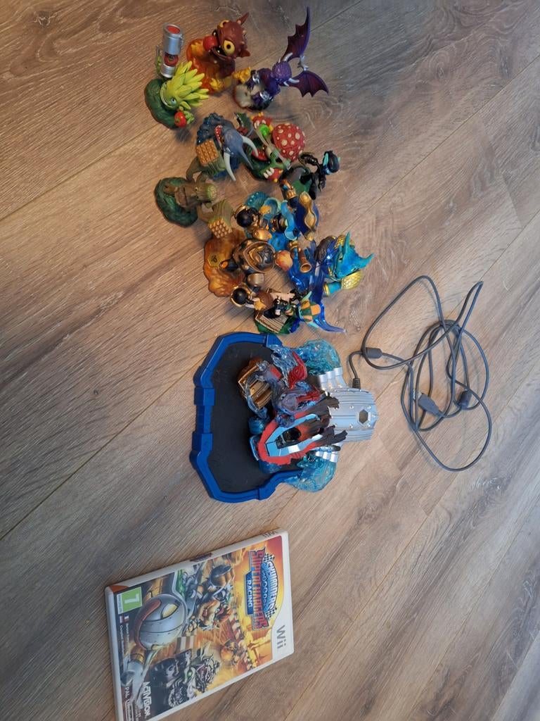 Wii skylanders super chargers start pakket, 2 spelers, Zo goed als nieuw, Vanaf 7 jaar, Ophalen