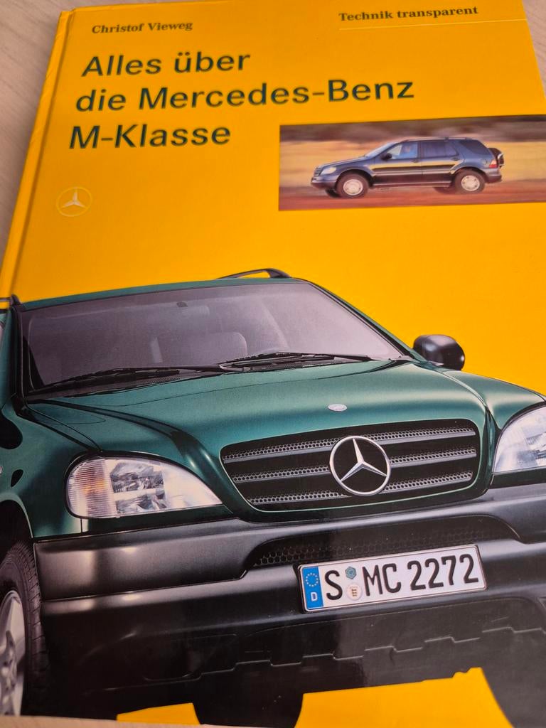 Mercedes dealer Mercedes M klasse jeep gebonden boek izgst, Ophalen of Verzenden, Zo goed als nieuw, Mercedes