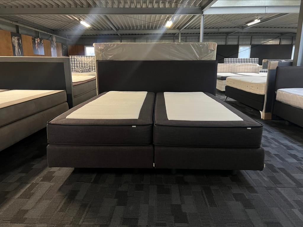 Auping boxspring 180x210 showroom model 2x firm