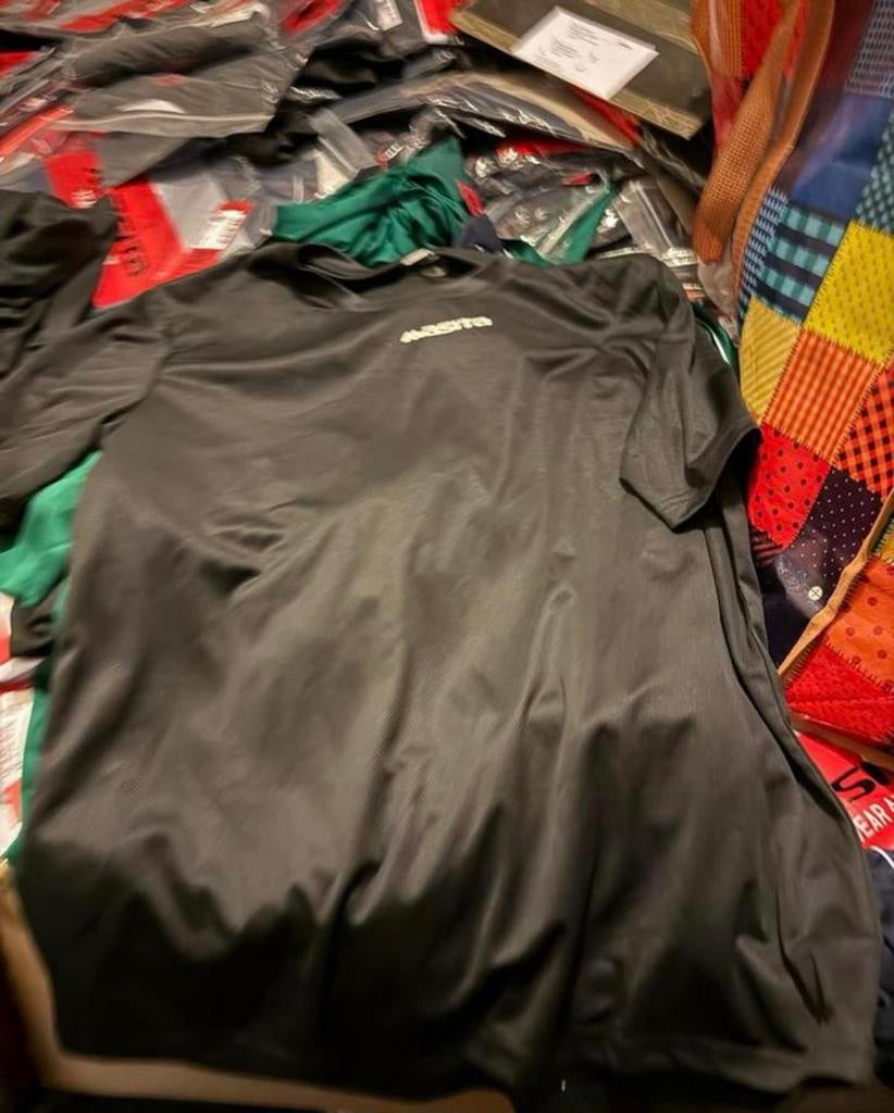 Partij kleding. T-shirts van het merk Massita, Kleding | Heren, T-shirts, Ophalen, Zo goed als nieuw, Overige maten, Zwart